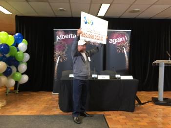 Выиграл 60 миллинов долларов в лотерею – и скрыл от семьи!