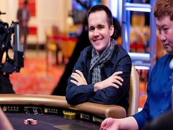 Никита Бодяковский праздновал победу в очередном покерном турнире