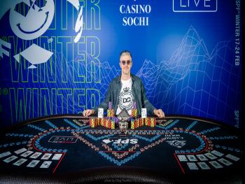 Украинец с легкостью обходит соперников на покерном фестивале в Сочи