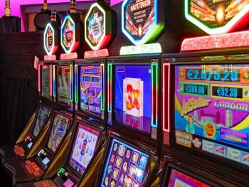 "Кальянные" и "интернет-кафе": как на Полтавщине скрываются нелегальные игорные заведения