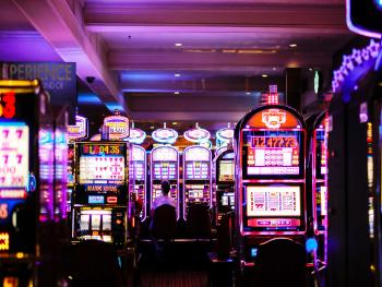 Мэр Лас-Вегаса призывает открыть все казино штата