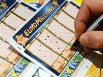 Во Франции игрок в лотерею выиграл €157 млн