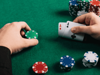 Испанский офлайн покер: владельцы винного магазина организовали подпольный клуб