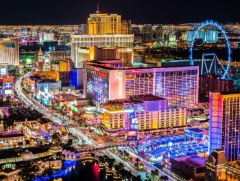 Работников казино Лас-Вегаса первыми вакцинируют от COVID-19