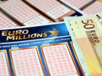 Удачливый житель Великобритании выиграл джекпот EuroMillions более 55 миллионов долларов