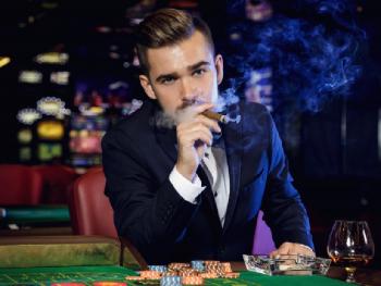 В отелях-казино Лас Вегаса запретят останавливаться курящим и несовершеннолетним