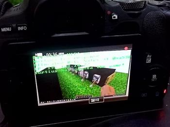 Программист запустил сервер Minecraft на фотоаппарате Canon