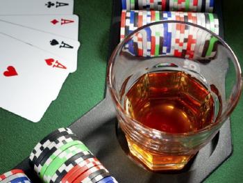 В Латвии вводят запрет на употребление алкоголя в казино