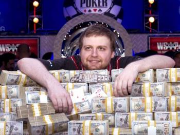 Покерист завоевал два титула за полгода