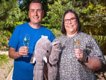 Женщина выиграла в лотерею с помощью “удачливых слонов”