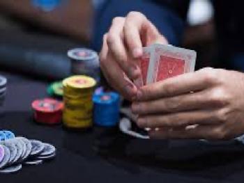 Игра без стратегии и разыгрывание всех рук. Самые популярные ошибки в покере