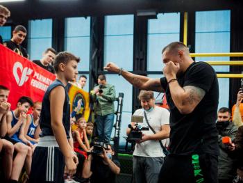 Parimatch Foundation залучив Олександра Усика до програми підтримки дітей-спортсменів