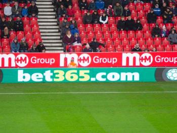 Французи придивилися до спонсорських контрактів