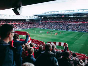 Від "тихого" спонсорства до офшорних схем: Як беттінгові компанії промотуються у спорті різних країн