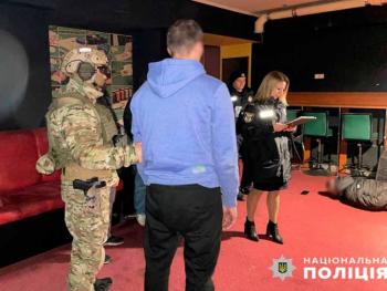 Як поліція штурмувала нелегальне казино у Чернігові (Фото, відео)