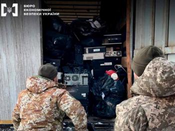 Вилучили у нелегалів: БЕБ передало прикордонникам 500 комп'ютерів
