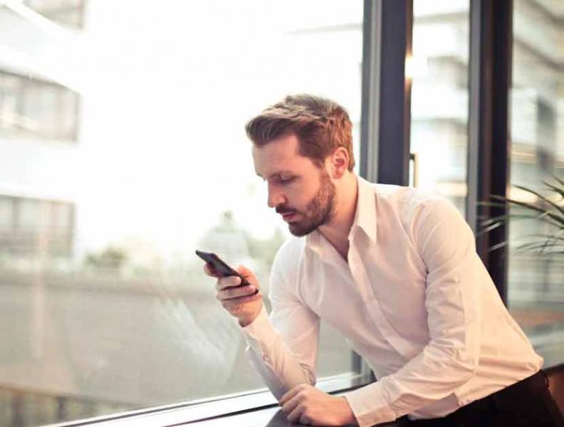 чоловік грає чоловік грає